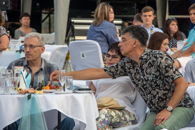 Яника Мерило в сексуальном платье и танцы под дождем: как прошел первый день "Джаза на Днепре" 16