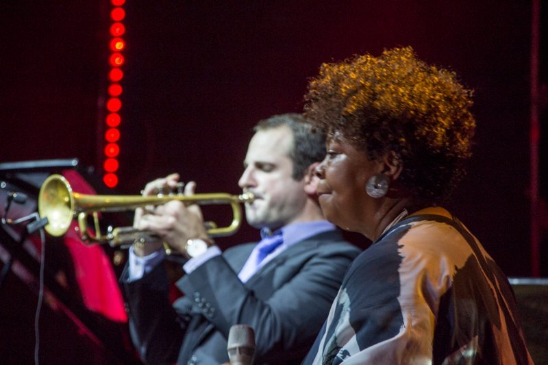 Яника Мерило в сексуальном платье и танцы под дождем: как прошел первый день "Джаза на Днепре" 23