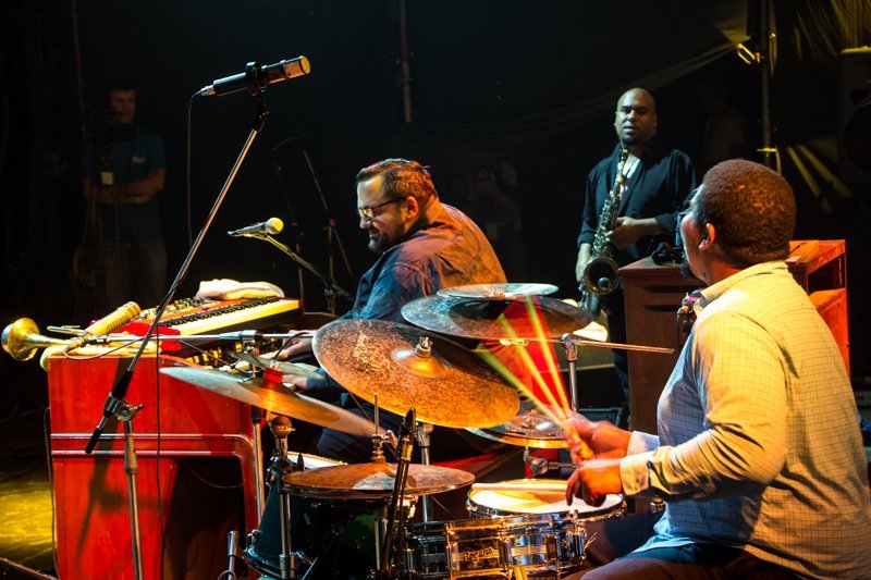 Яника Мерило в сексуальном платье и танцы под дождем: как прошел первый день "Джаза на Днепре" 25