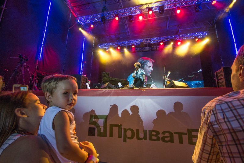 Яника Мерило в сексуальном платье и танцы под дождем: как прошел первый день "Джаза на Днепре" 27