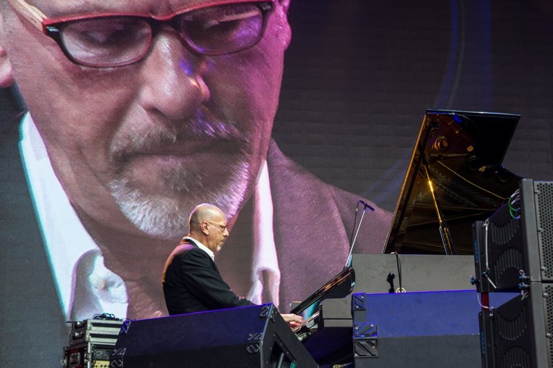 Яника Мерило в сексуальном платье и танцы под дождем: как прошел первый день "Джаза на Днепре" 29