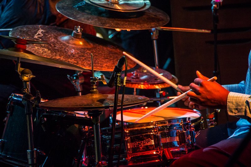 Яника Мерило в сексуальном платье и танцы под дождем: как прошел первый день "Джаза на Днепре" 31