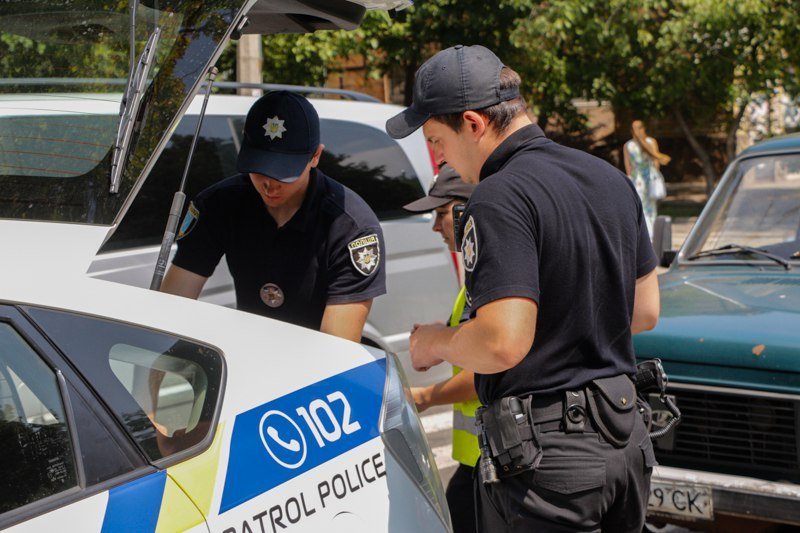 На Гагарина, пропуская пешеходов, Нива получила в "зад" от Lexus 3