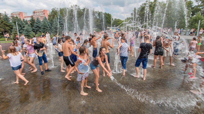 Море брызг и ярких эмоций: на Солнечном состоялась водная битва 16