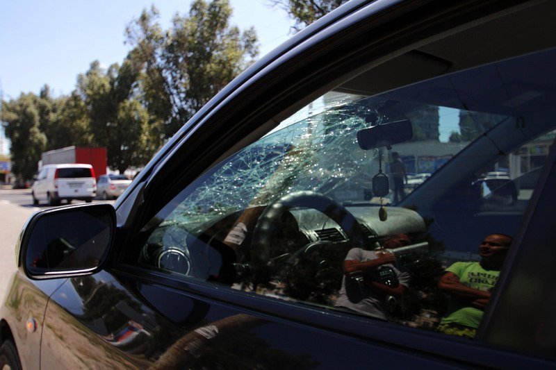 «Невменяемый с белочкой сел на капот»: подробности ДТП на Фрунзенском 5