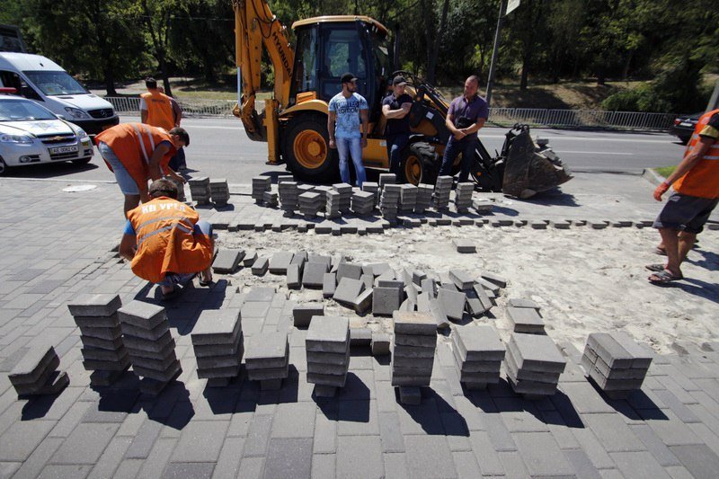 Возле ресторана «Coast» на набережной разбирают плитку: узнай, зачем 2