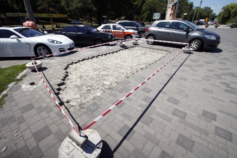 Возле ресторана «Coast» на набережной разбирают плитку: узнай, зачем 5