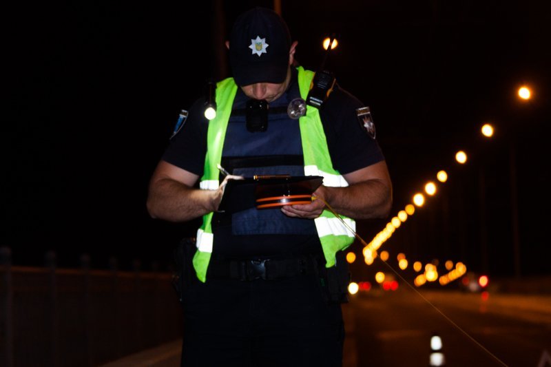 ДТП на Амурском мосту: Mazda врезалась в отбойник 2