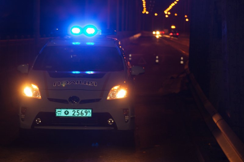 ДТП на Амурском мосту: Mazda врезалась в отбойник 4