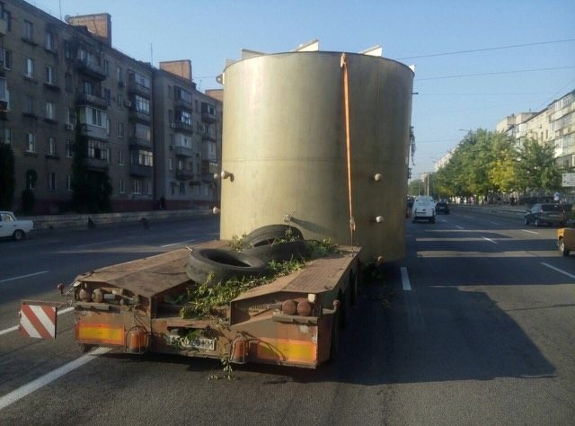 ДТП на Слобожанском проспекте: большегруз оборвал троллейбусные провода 1
