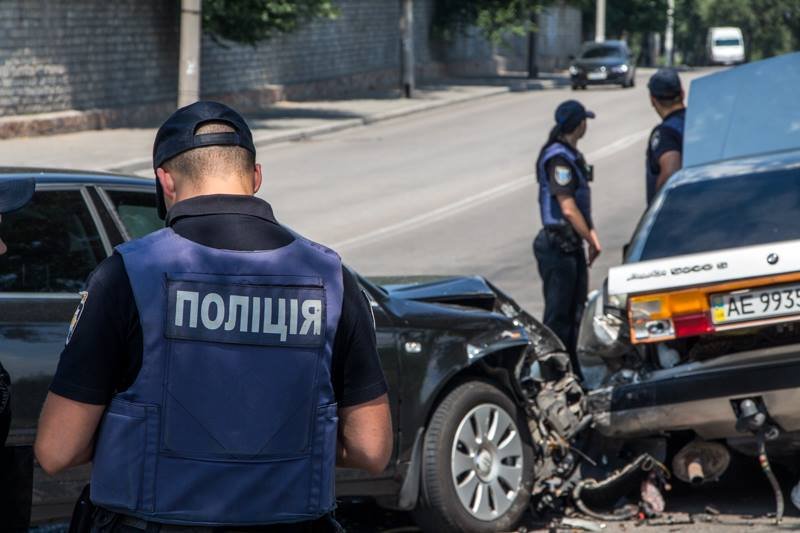ДТП возле памятника Славы: водитель Audi попал под свой же автомобиль 2