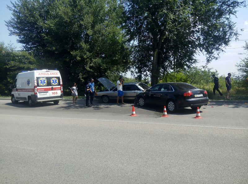 ДТП возле памятника Славы: водитель Audi попал под свой же автомобиль 6