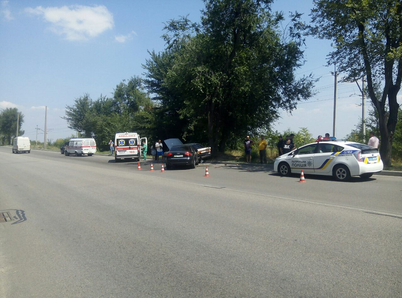 ДТП возле памятника Славы: водитель Audi попал под свой же автомобиль 7