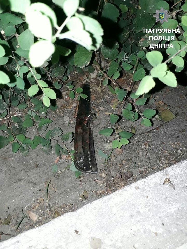 Дерзкое нападение: на Янтарной полуголый мужчина избил и порезал женщину ножом 1