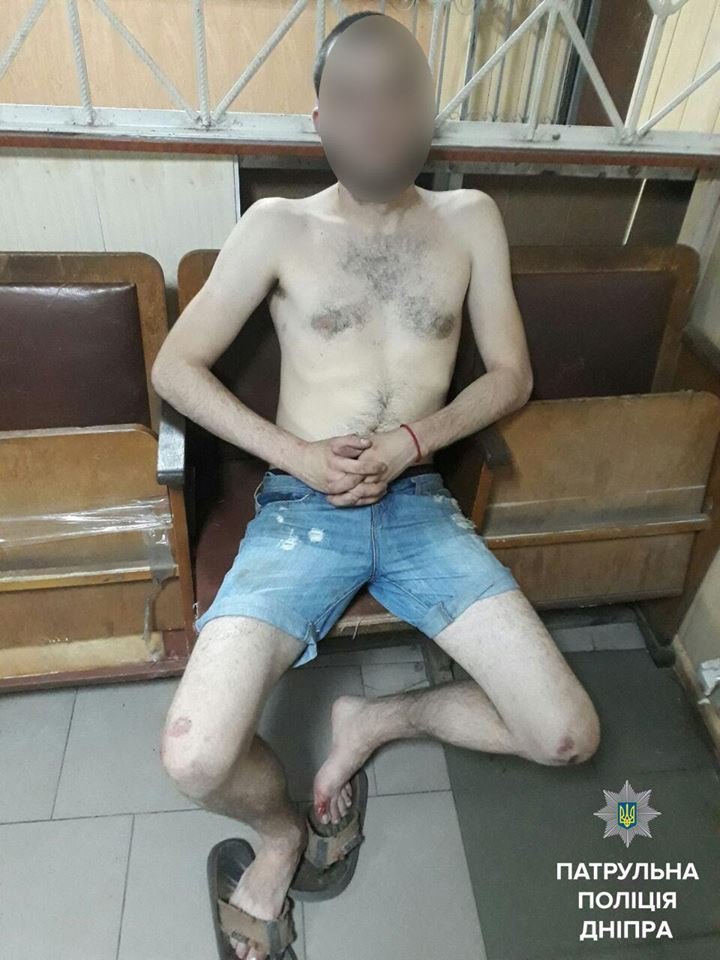 Дерзкое нападение: на Янтарной полуголый мужчина избил и порезал женщину ножом 2