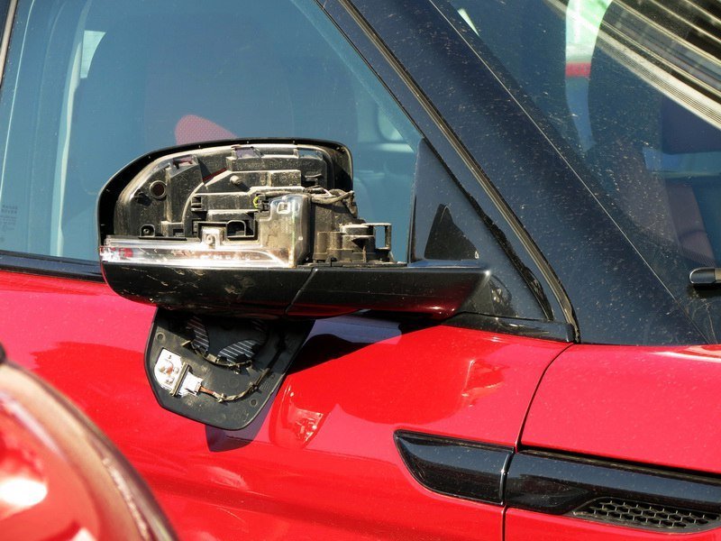 ДТП возле Мост-Сити: женщина на Range Rover задела парковщика 4