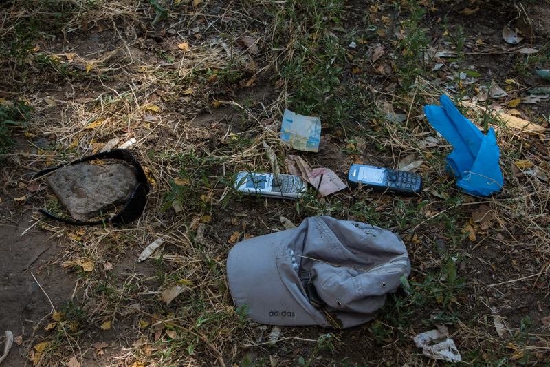 В Днепре грабитель пытался съесть наркотики во время ареста: видео момента задержания 5