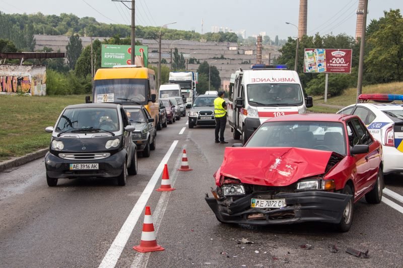 ДТП на Космической: пожилая женщина на Mazda "догнала" Hyunday 1