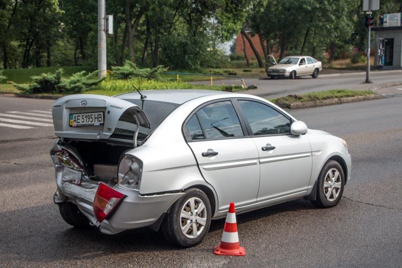 ДТП на Космической: пожилая женщина на Mazda "догнала" Hyunday 8