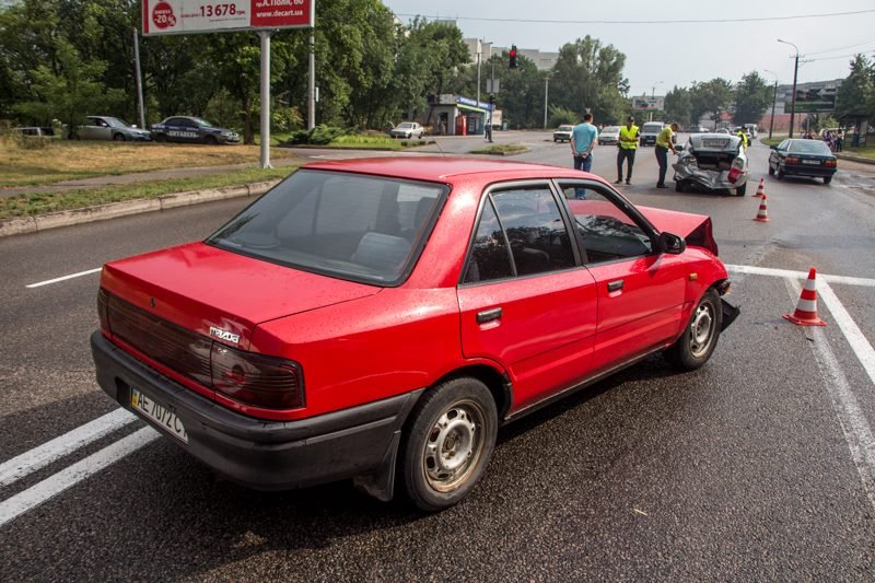 ДТП на Космической: пожилая женщина на Mazda "догнала" Hyunday 9