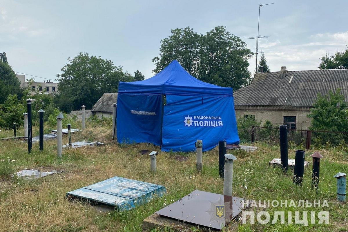 Выяснилось, что мужчина зарезал своих гостей Выяснилось, что мужчина зарезал своих гостей