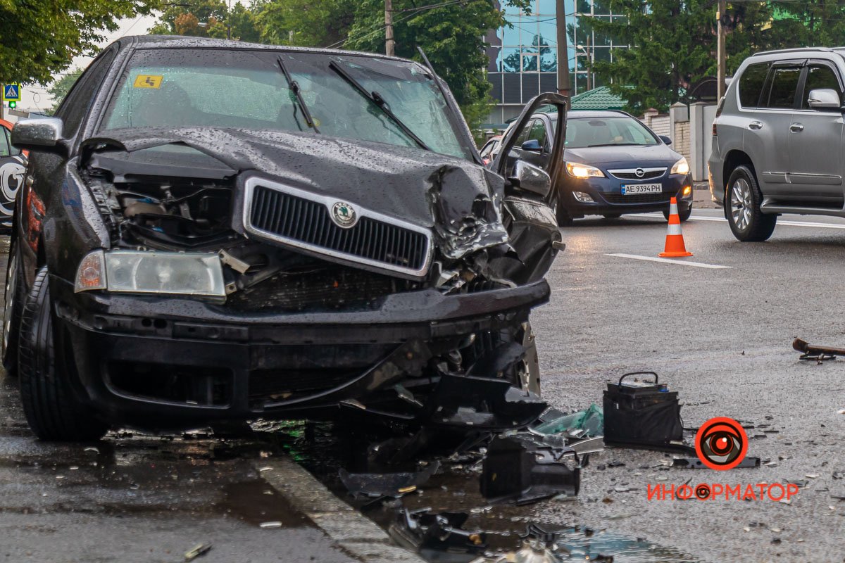 Здесь столкнулись два авто Skoda