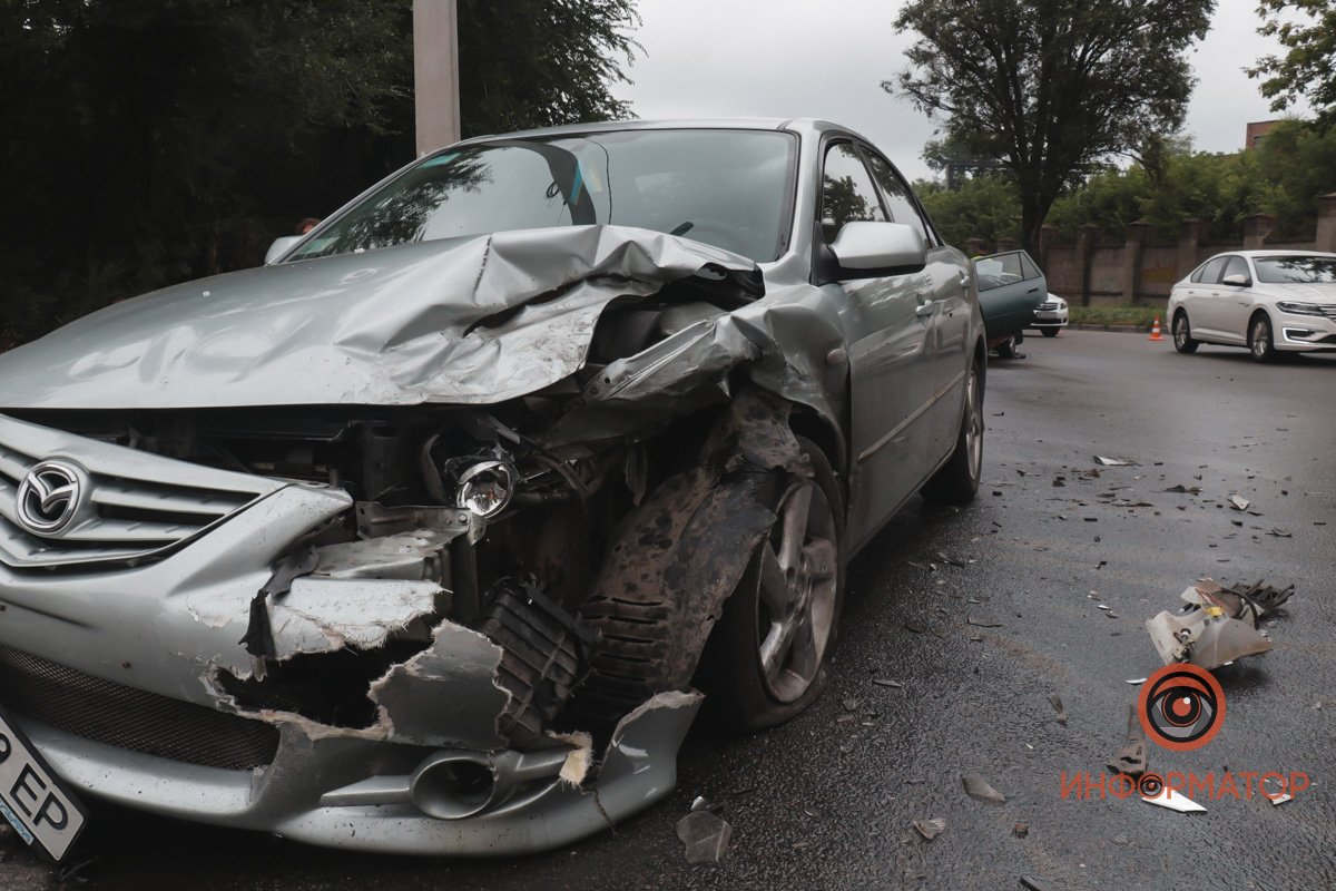 В понедельник, 11 июля, на улице Криворожской, возле заправки "Юкон", случилась тройная авария В понедельник, 11 июля, на улице Криворожской, возле заправки "Юкон", случилась тройная авария