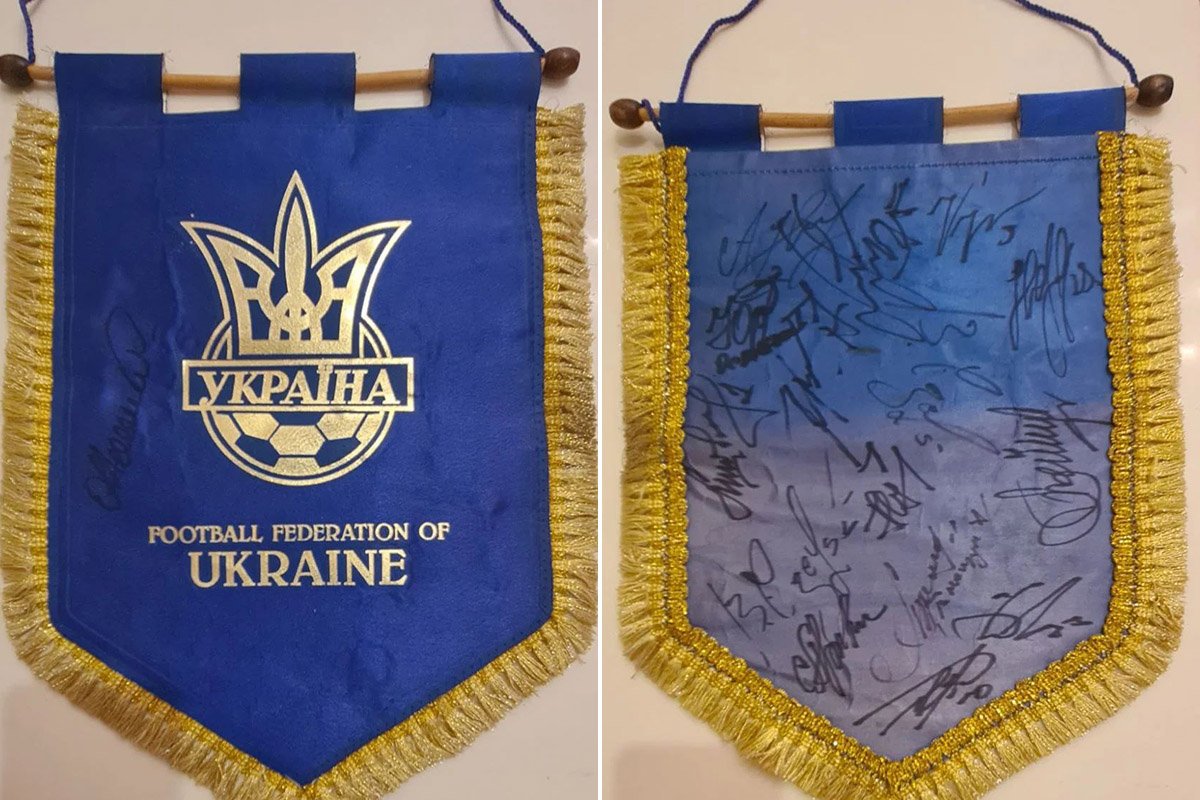 Вымпел сборной Украины с автографами Вымпел сборной Украины с автографами