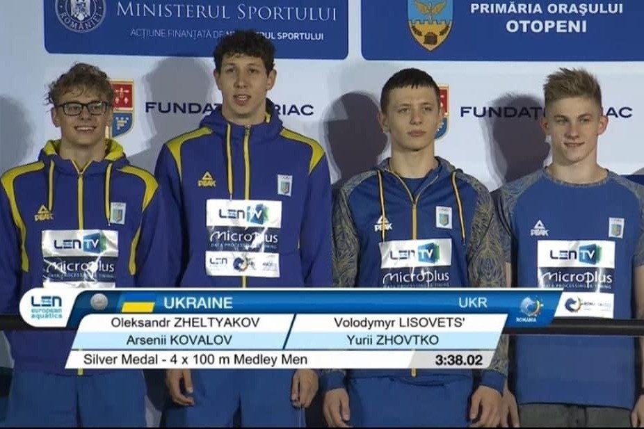 Александр Желтяков (слева) завоевал три медали