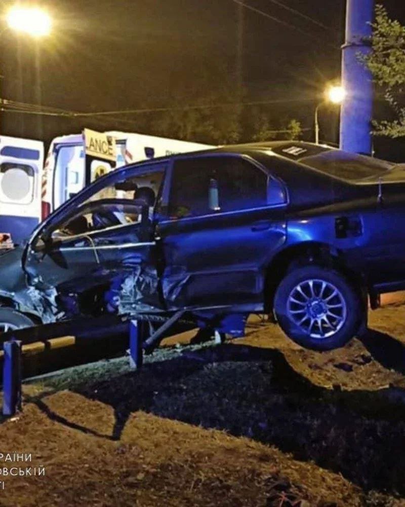 Молодого человека доставили в больницу имени Мечникова