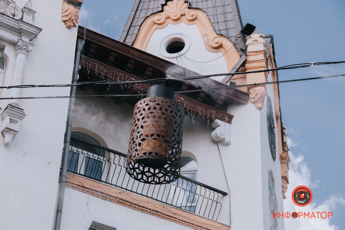 Вписался в архитектуру 