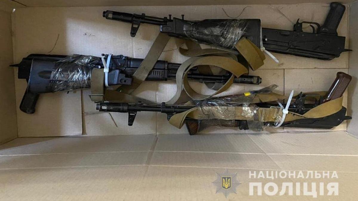 В Днепропетровской области мужчина отправлял почтой оружие по Украине