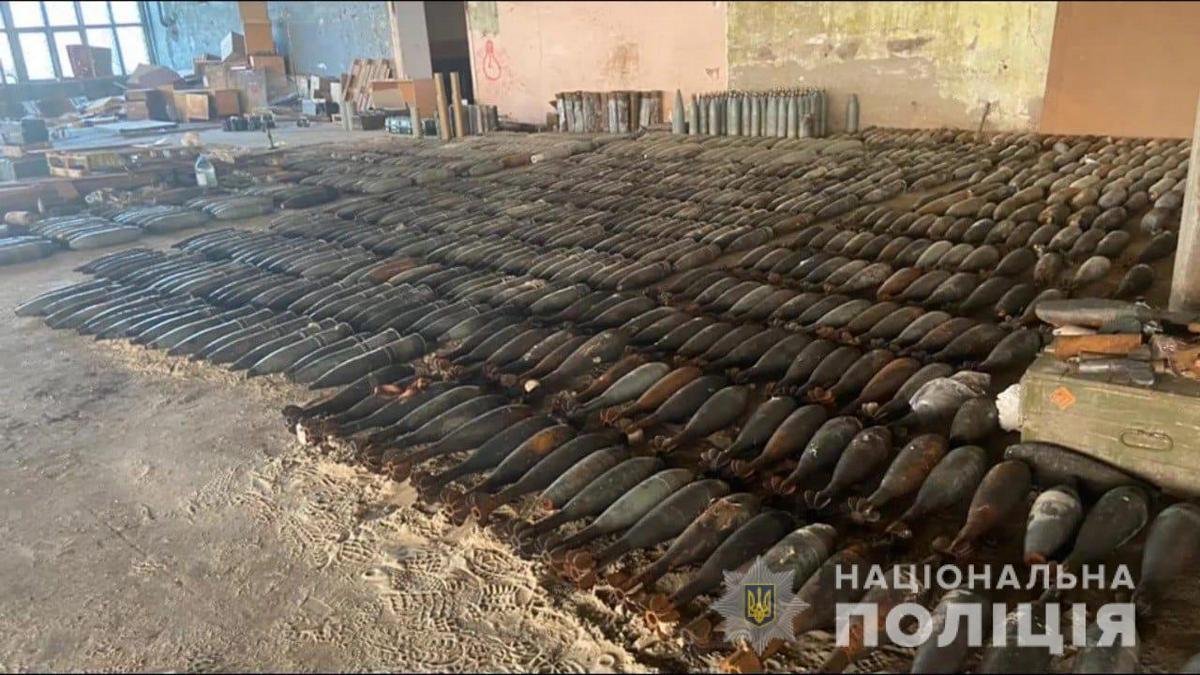 В целом после захватчиков нашли 63 тысячи взрывоопасных предметов и почти 2 тысяч взрывчатых веществ