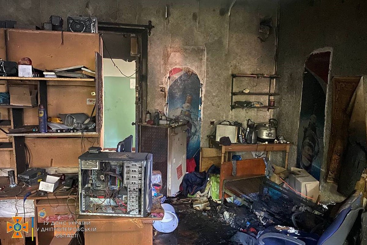 Пострадал мужчина, его с ожогами ног забрала скорая