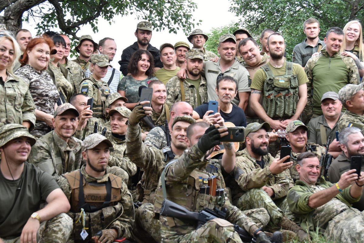 Святослав отметил, что выступления перед военными для него дороже всех