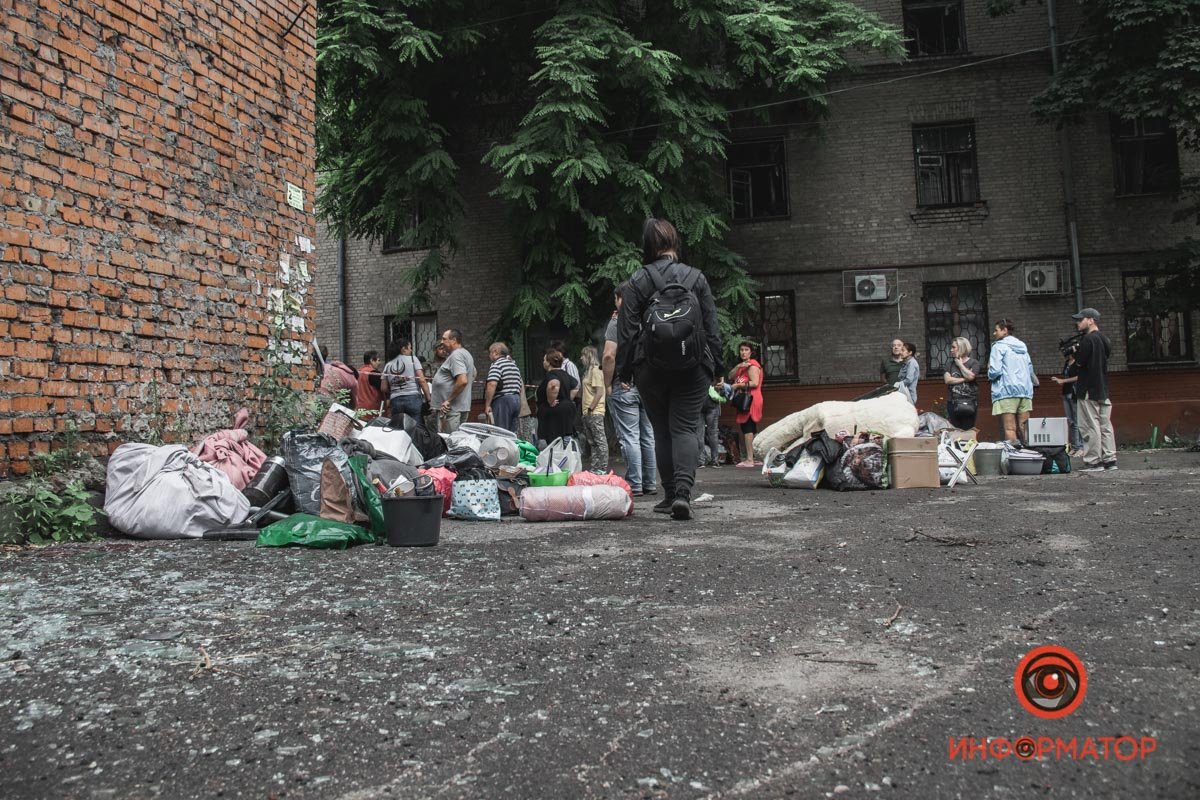 Люди збирають речі Люди збирають речі