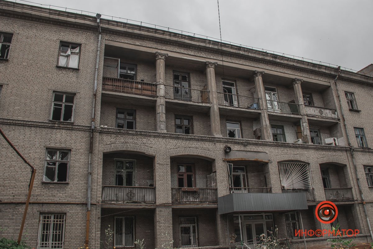 В домі вибило вікна В домі вибило вікна