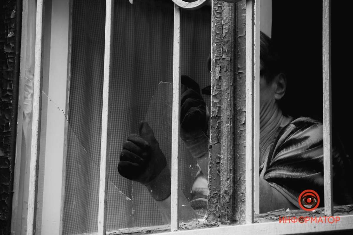 Власники самостійно достаюсь побите скло Власники самостійно достаюсь побите скло