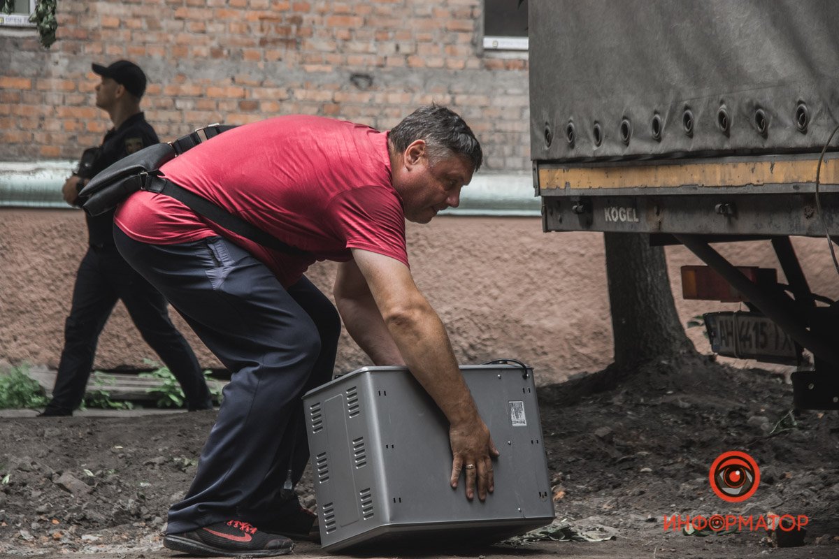 Забирають все що є Забирають все що є