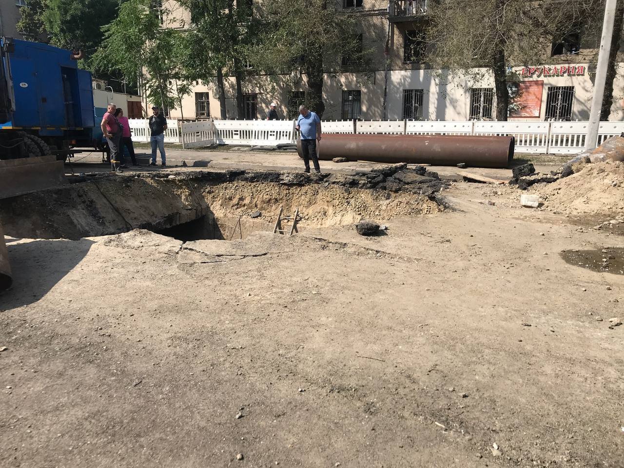 Роботи продовжуються Роботи продовжуються