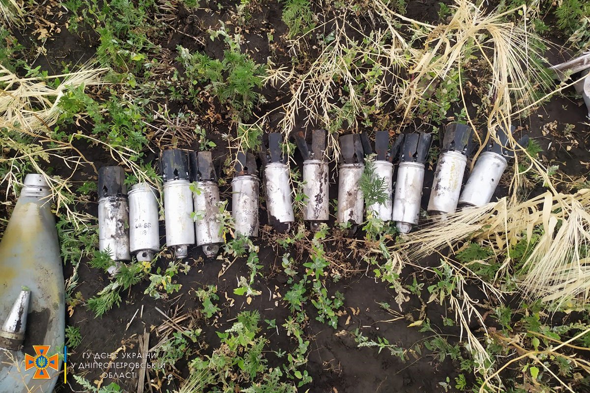 Так, об 11:05 до Служби порятунку «101» надійшло повідомлення, що за межами села Українка Апостолівської міської територіальної громади, в полі на відкритій території виявлено предмети, схожі на сучасні боєприпаси Так, об 11:05 до Служби порятунку «101» надійшло повідомлення, що за межами села Українка Апостолівської міської територіальної громади, в полі на відкритій території виявлено предмети, схожі на сучасні боєприпаси