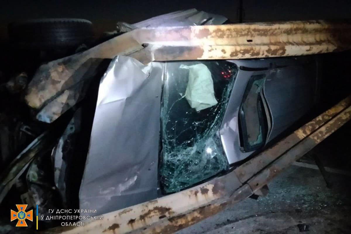 Позашляховик Suzuki врізався у відбійник та перекинувся