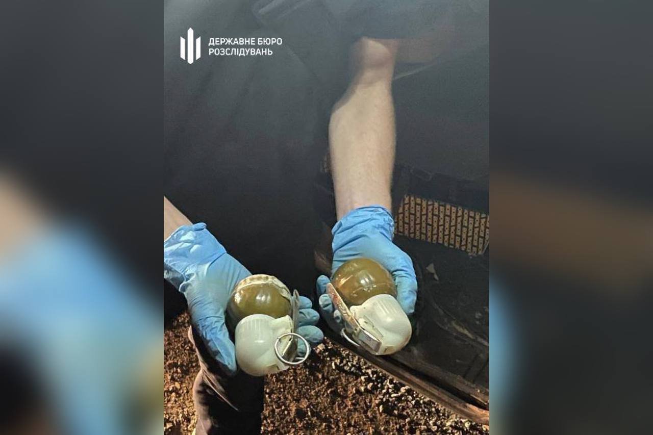 Також у псевдовійськових знайшли наркотичну речовину, попередньо це психотропна речовина альфа-PVP