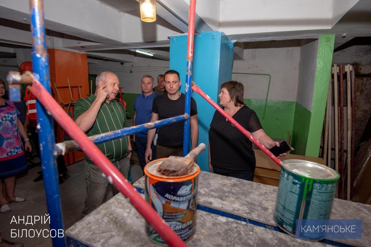 Приміщення оснащують системами каналізації та вентиляції Приміщення оснащують системами каналізації та вентиляції