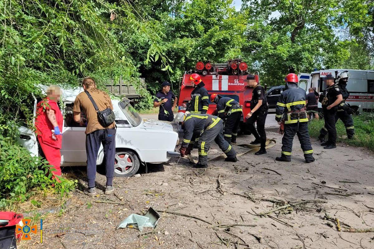 Постраждалих затиснуло у салоні Постраждалих затиснуло у салоні