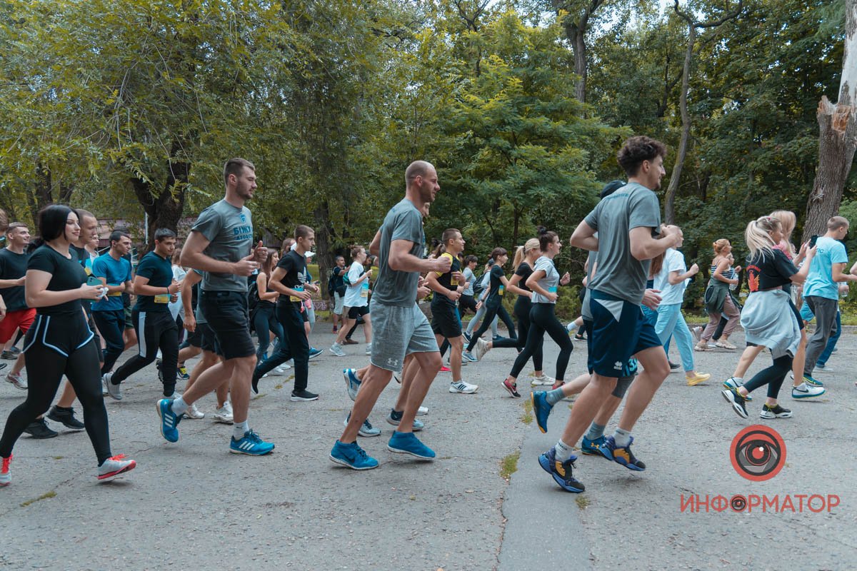 Дніпро приєднався до спортивного флешмобу "Біжу за Азовсталь"