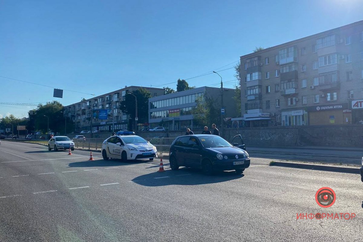 На місці працює патрульна поліція та слідчий з ДТП На місці працює патрульна поліція та слідчий з ДТП