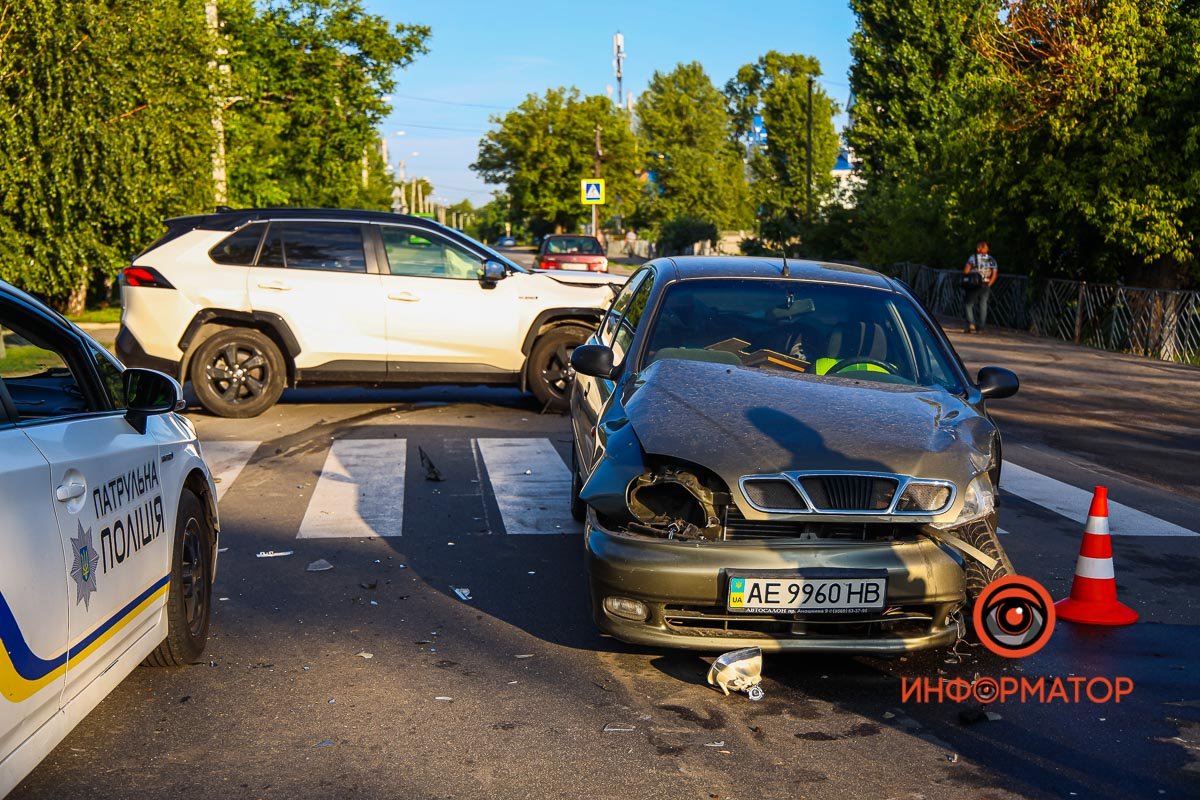 Водій другого авто не надавав перевагу, через що й виникла ДТП Водій другого авто не надавав перевагу, через що й виникла ДТП