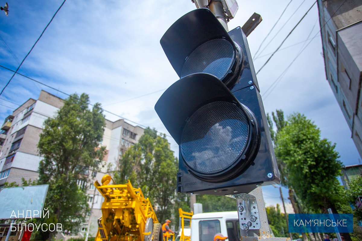 Для безпеки водіїв та пішоходів вже запустили в роботу світлофорний об’єкт на перетині проспекту Аношкіна та вулиці Республіканської