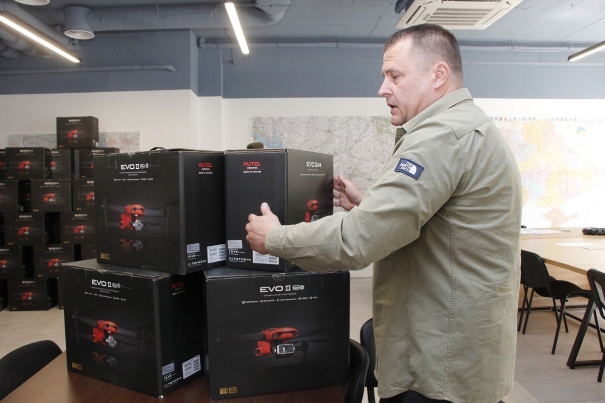 Украинским бойцам и спасателям передали 30 разведывательных беспилотников 4